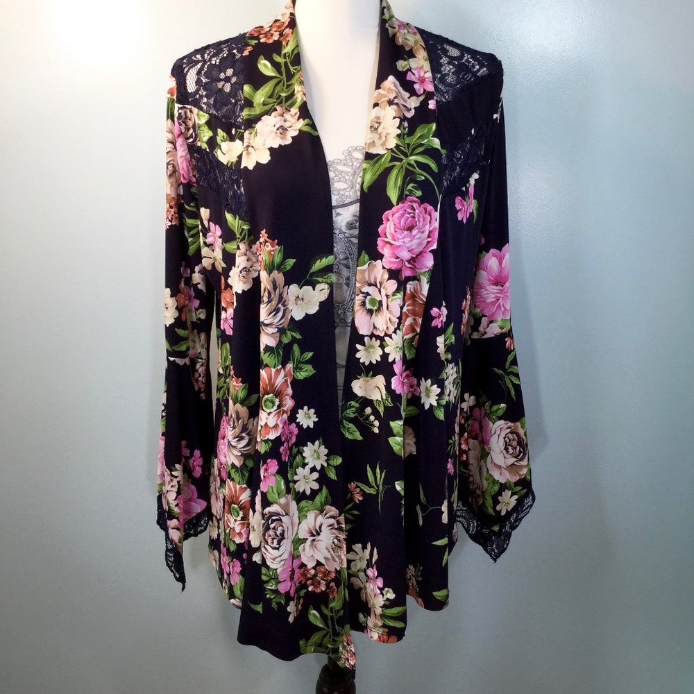 Emma & Olive Floral Lace Kimono Cardigan size M